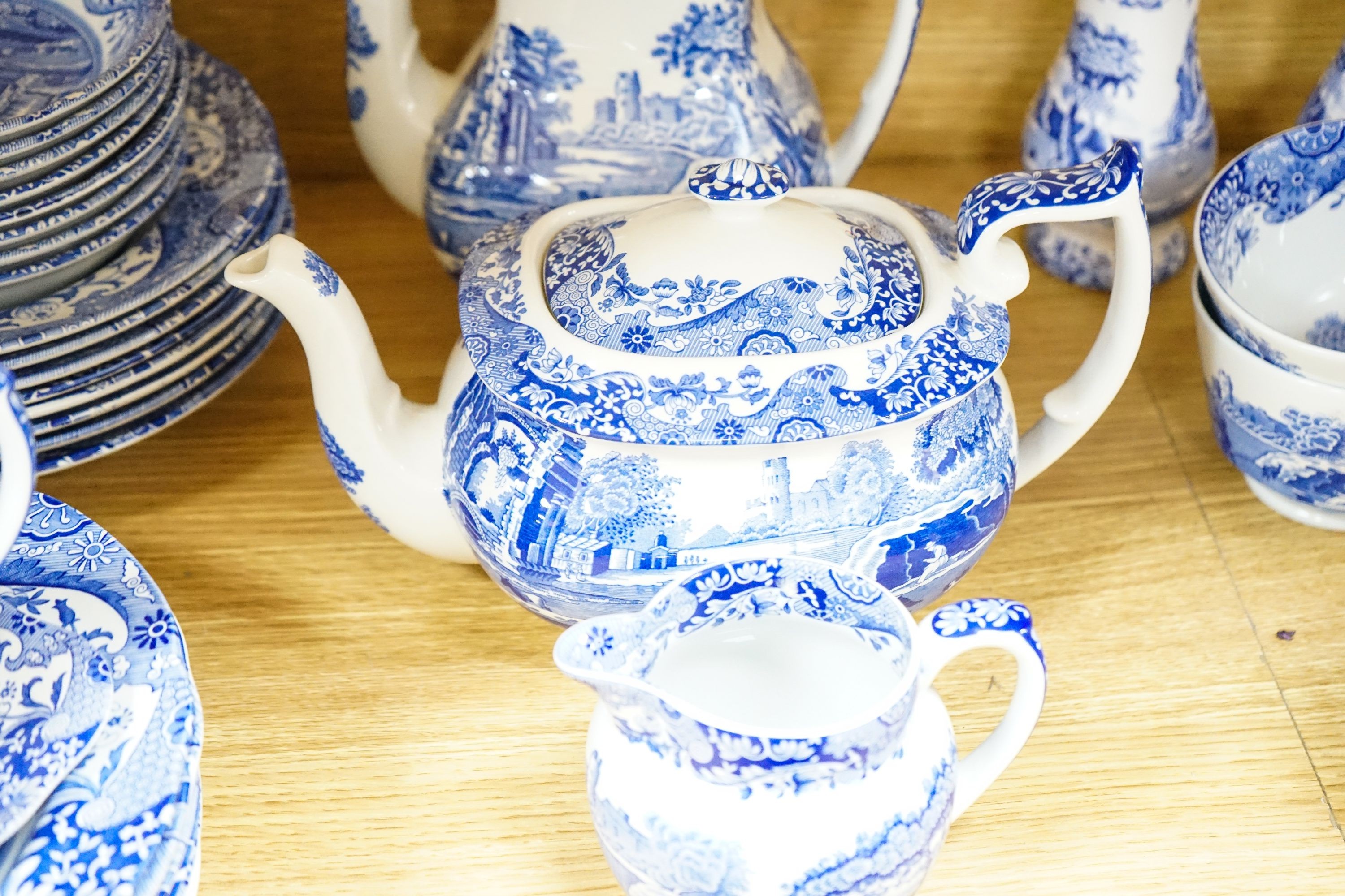 A Spode Italian design part service, including salt, pepper, tea and coffee pots, jug and basin etc.